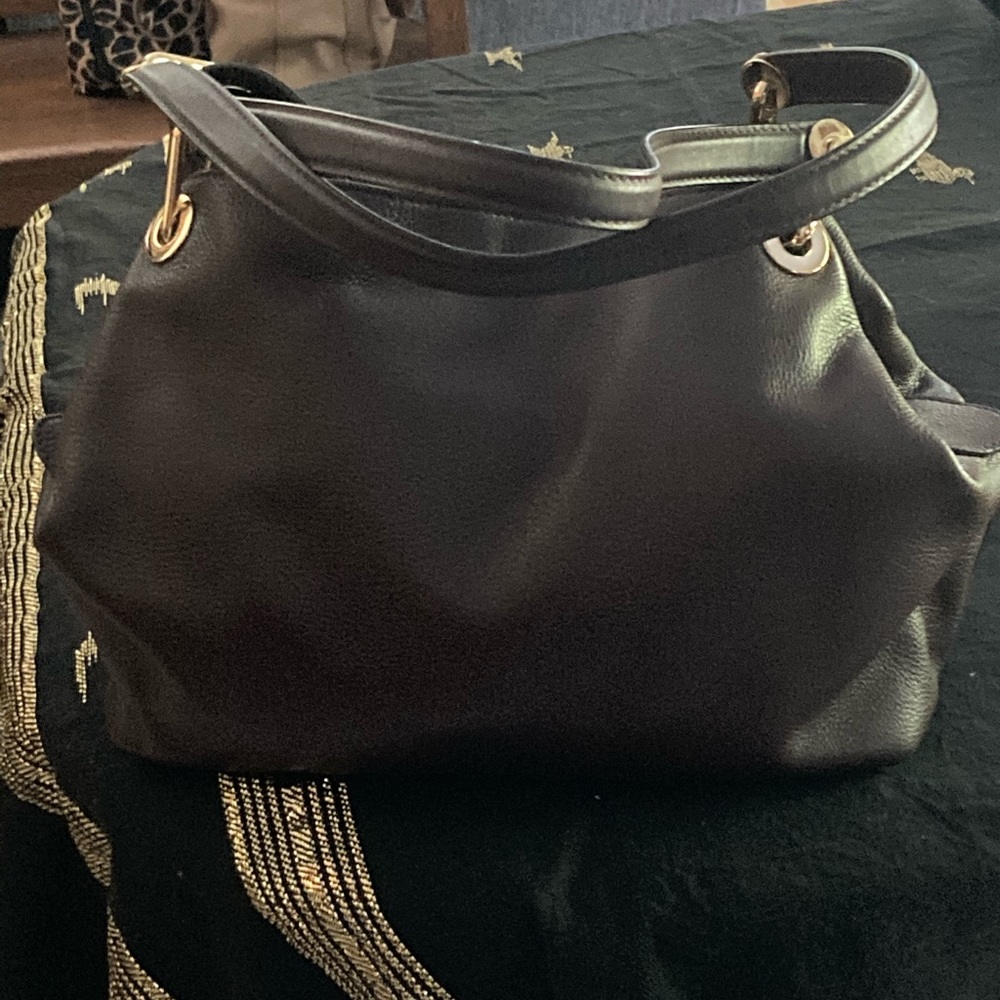 Looking for. A brown Michael kors shoulder bag.